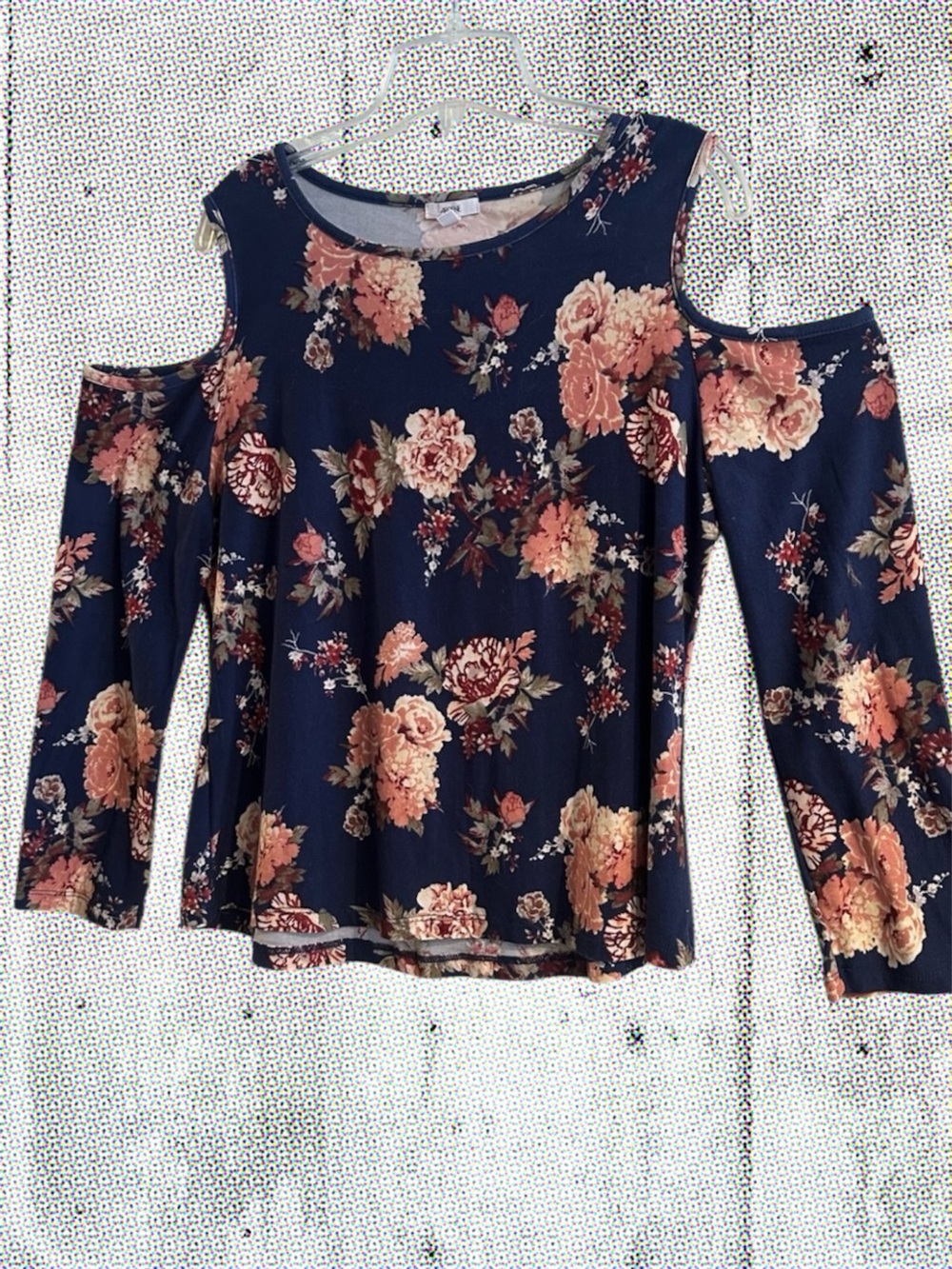 Feminine Cold-Shoulder Top with a Floral pattern! Soft & Stretchy!!! Size S